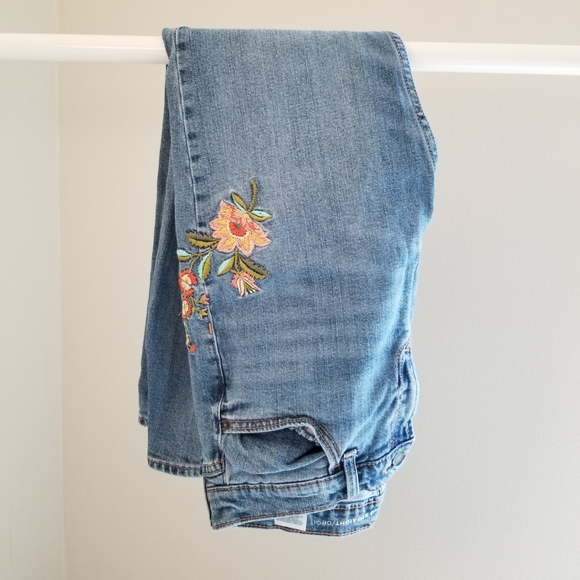 Jeans - Picture 2 of 8